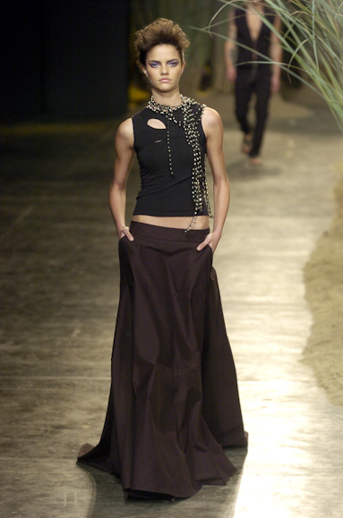 desfiles-eduardosuppes-saopauloverao2005rtw-114