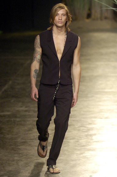 desfiles-eduardosuppes-saopauloverao2005rtw-115