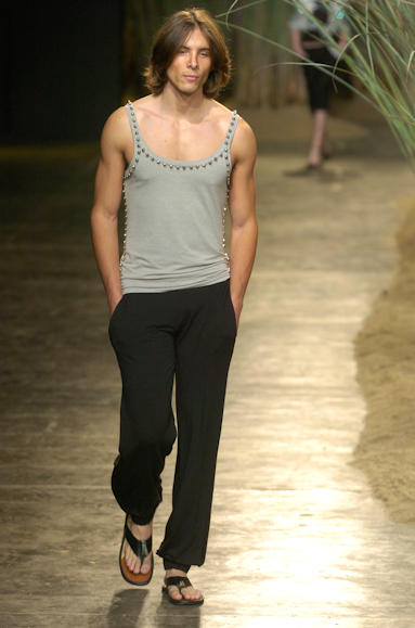 desfiles-eduardosuppes-saopauloverao2005rtw-117