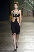 desfiles-eduardosuppes-saopauloverao2005rtw-127