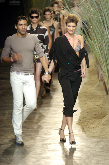 desfiles-eduardosuppes-saopauloverao2005rtw-136