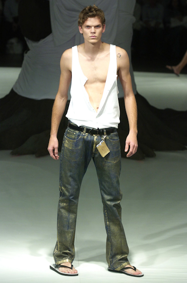 desfiles-fausehaten-saopauloverao2005rtw-105