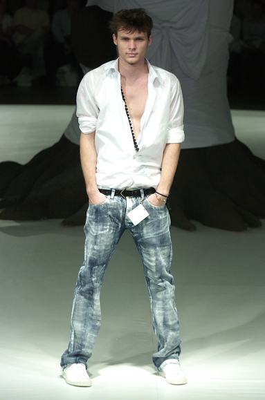 desfiles-fausehaten-saopauloverao2005rtw-107