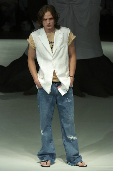 desfiles-fausehaten-saopauloverao2005rtw-110