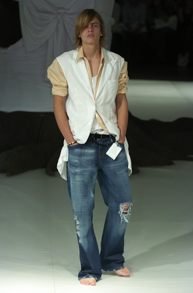 desfiles-fausehaten-saopauloverao2005rtw-111