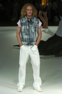 desfiles-fausehaten-saopauloverao2005rtw-112