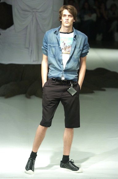 desfiles-fausehaten-saopauloverao2005rtw-116