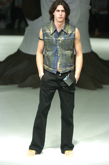 desfiles-fausehaten-saopauloverao2005rtw-121