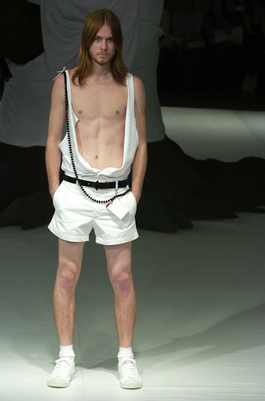 desfiles-fausehaten-saopauloverao2005rtw-123