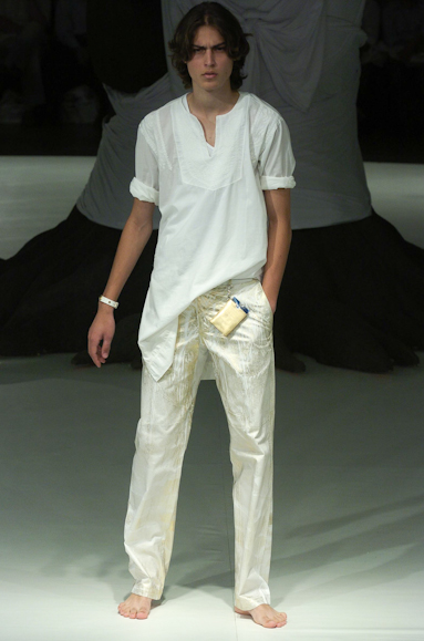 desfiles-fausehaten-saopauloverao2005rtw-124