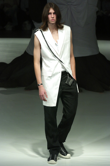 desfiles-fausehaten-saopauloverao2005rtw-126