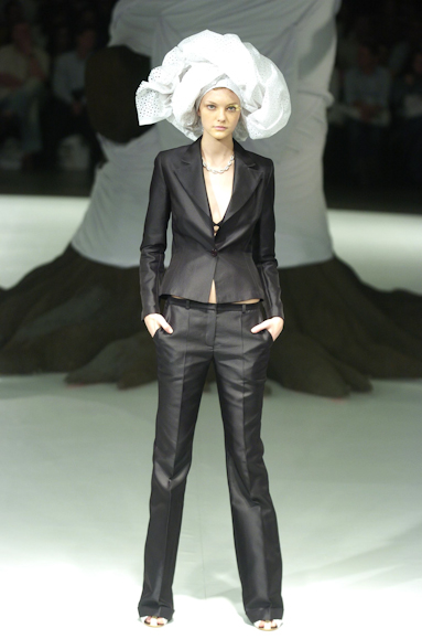 desfiles-fausehaten-saopauloverao2005rtw-130
