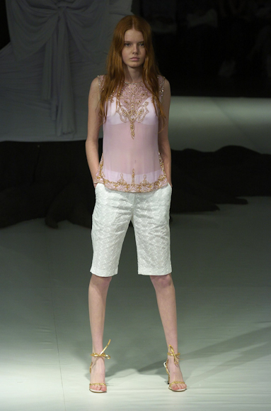 desfiles-fausehaten-saopauloverao2005rtw-136