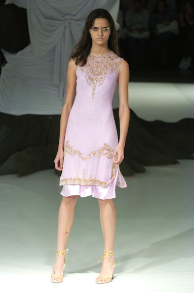 desfiles-fausehaten-saopauloverao2005rtw-137