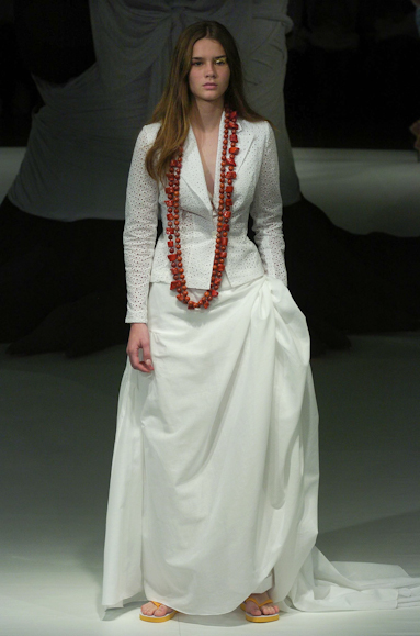 desfiles-fausehaten-saopauloverao2005rtw-139