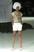 desfiles-fausehaten-saopauloverao2005rtw-141