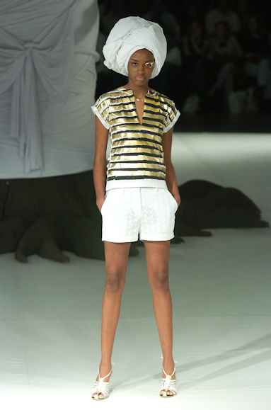 desfiles-fausehaten-saopauloverao2005rtw-141
