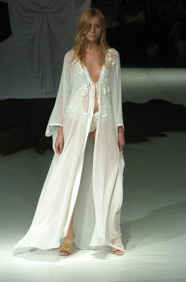 desfiles-fausehaten-saopauloverao2005rtw-151