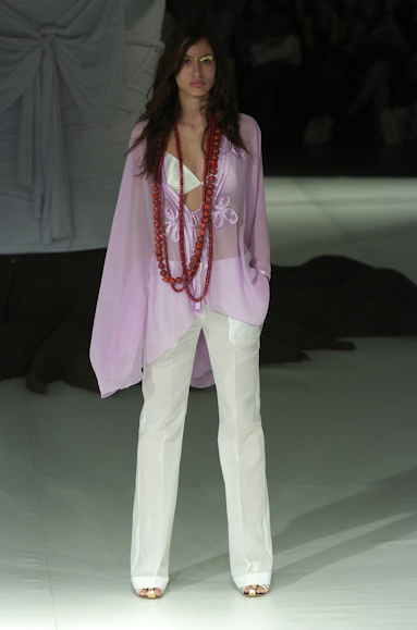 desfiles-fausehaten-saopauloverao2005rtw-152