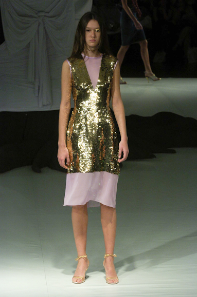 desfiles-fausehaten-saopauloverao2005rtw-153