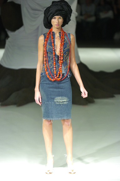 desfiles-fausehaten-saopauloverao2005rtw-154