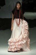 desfiles-fausehaten-saopauloverao2005rtw-156