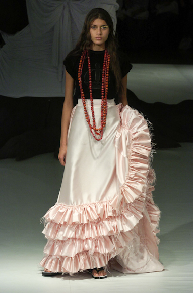 desfiles-fausehaten-saopauloverao2005rtw-156