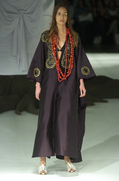 desfiles-fausehaten-saopauloverao2005rtw-157