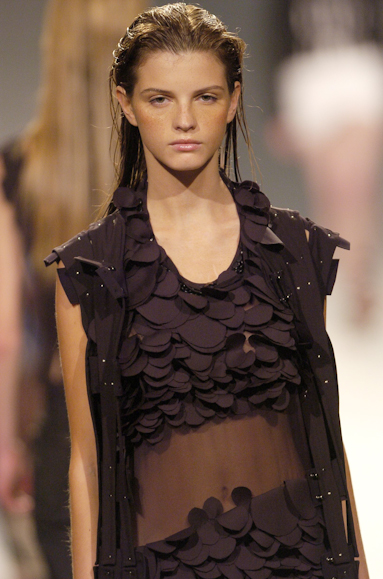 desfiles-gloriacoelho-saopauloverao2005rtw-104
