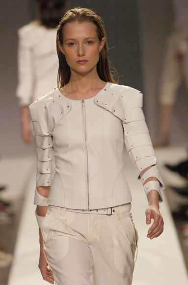desfiles-gloriacoelho-saopauloverao2005rtw-108
