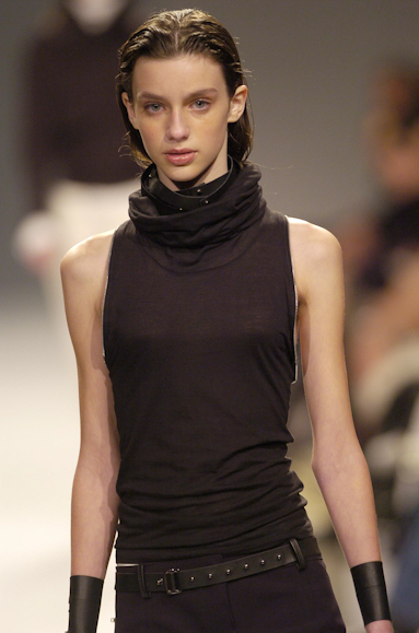 desfiles-gloriacoelho-saopauloverao2005rtw-110