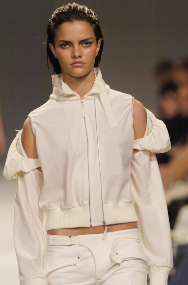 desfiles-gloriacoelho-saopauloverao2005rtw-116
