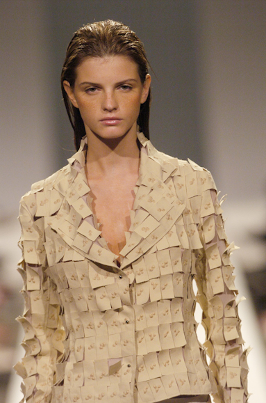 desfiles-gloriacoelho-saopauloverao2005rtw-121