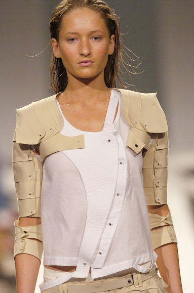 desfiles-gloriacoelho-saopauloverao2005rtw-123