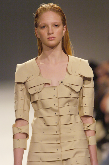 desfiles-gloriacoelho-saopauloverao2005rtw-124