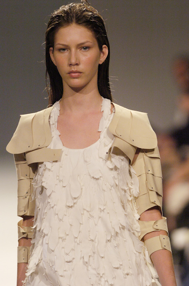 desfiles-gloriacoelho-saopauloverao2005rtw-125