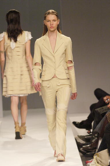 desfiles-gloriacoelho-saopauloverao2005rtw-128