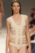 desfiles-gloriacoelho-saopauloverao2005rtw-138