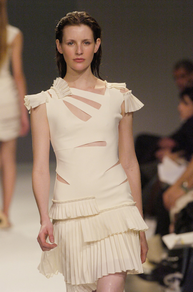 desfiles-gloriacoelho-saopauloverao2005rtw-143