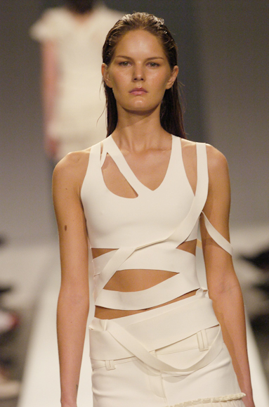 desfiles-gloriacoelho-saopauloverao2005rtw-144