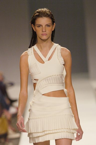 desfiles-gloriacoelho-saopauloverao2005rtw-146