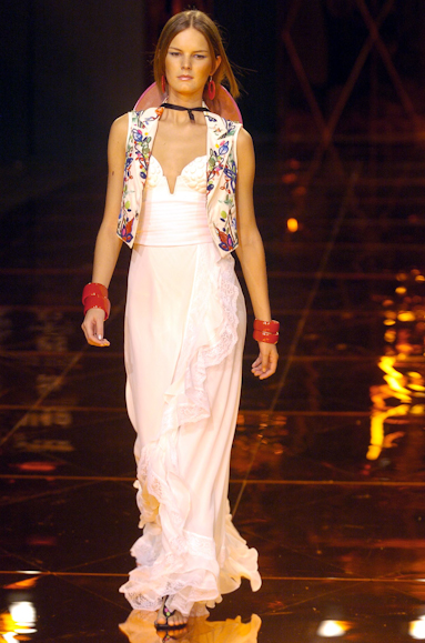 desfiles-iodice-saopauloverao2005rtw-102