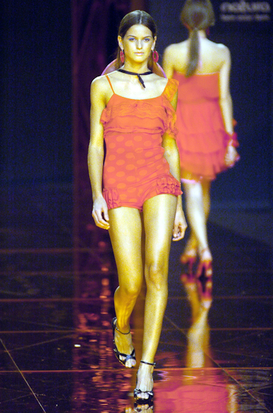 desfiles-iodice-saopauloverao2005rtw-128