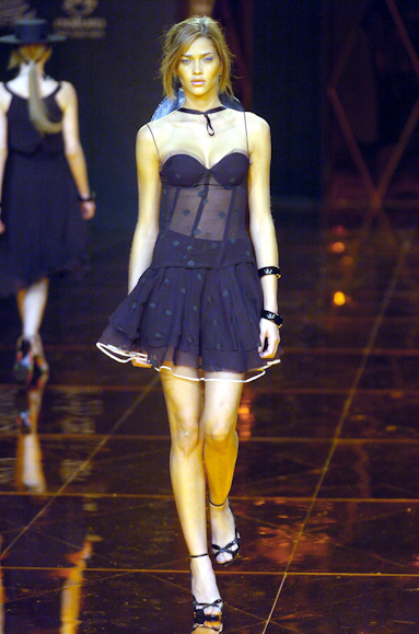 desfiles-iodice-saopauloverao2005rtw-148
