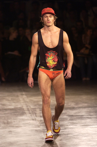 desfiles-marioqueiroz-saopauloverao2005rtw-119