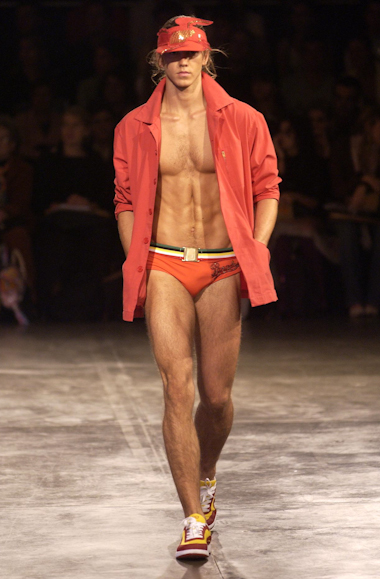 desfiles-marioqueiroz-saopauloverao2005rtw-123