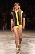 desfiles-marioqueiroz-saopauloverao2005rtw-131