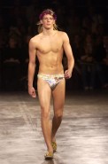 desfiles-marioqueiroz-saopauloverao2005rtw-133