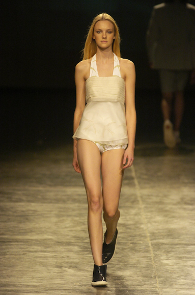 desfiles-osklen-saopauloverao2005rtw-108