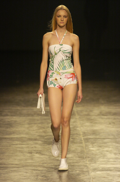 desfiles-osklen-saopauloverao2005rtw-128